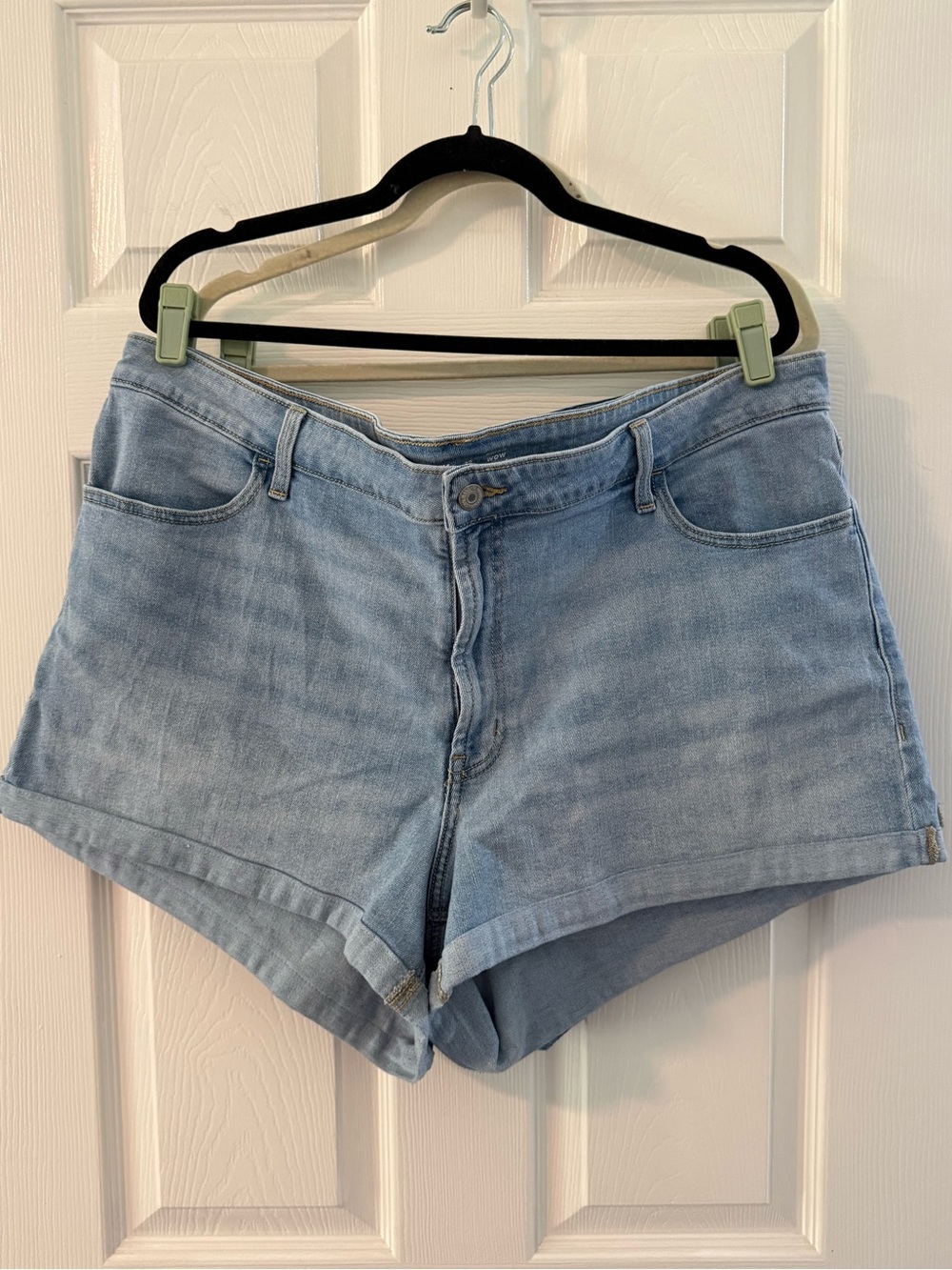 Old Navy Light Wash Denim Shorts size 22 NWOT